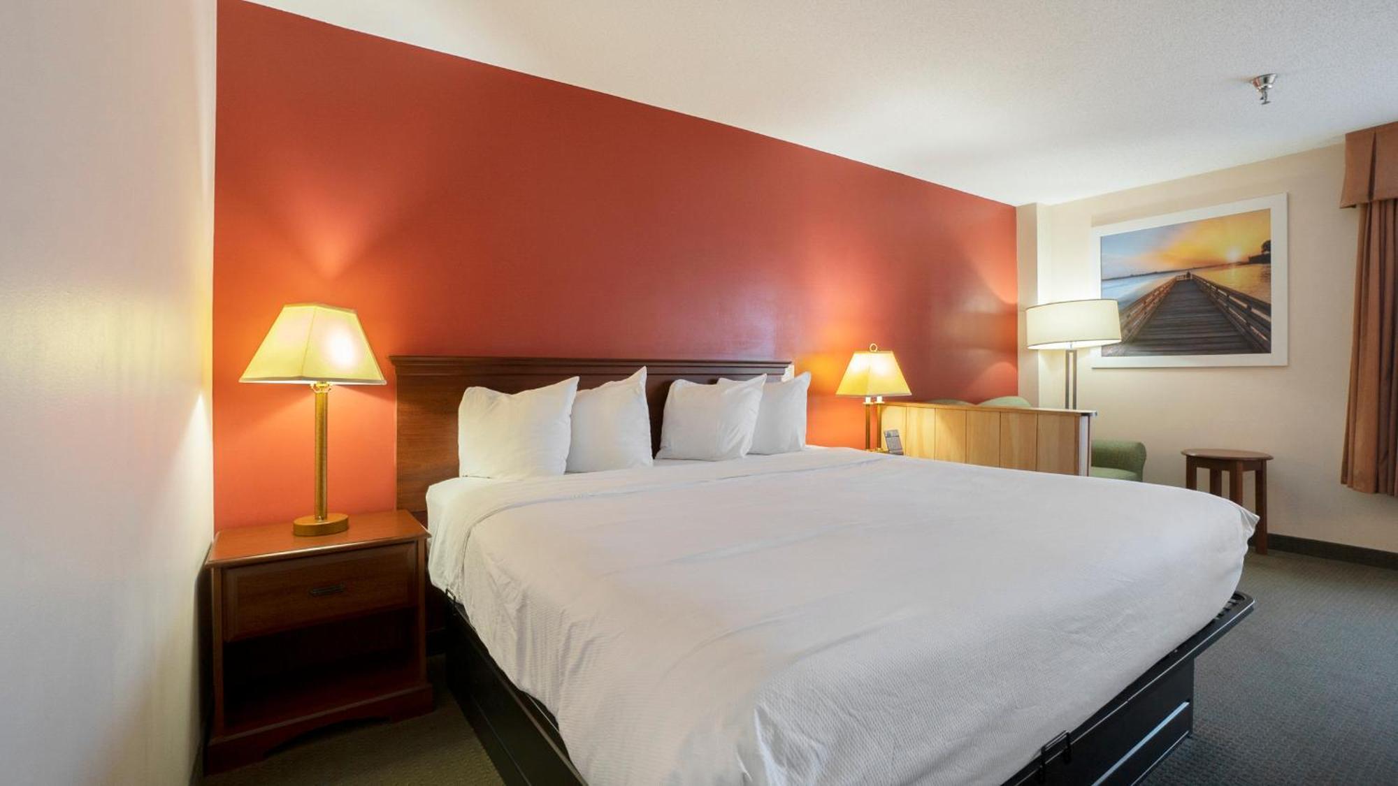 Days Inn & Suites By Wyndham Mt Pleasant Mount Pleasant Bagian luar foto