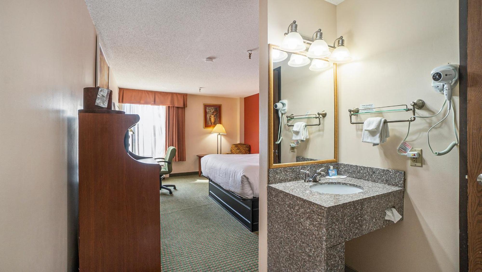 Days Inn & Suites By Wyndham Mt Pleasant Mount Pleasant Bagian luar foto