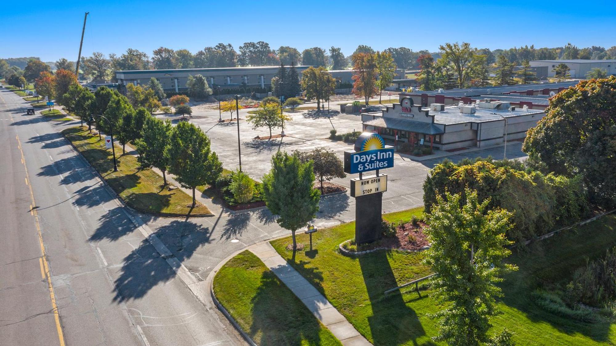 Days Inn & Suites By Wyndham Mt Pleasant Mount Pleasant Bagian luar foto