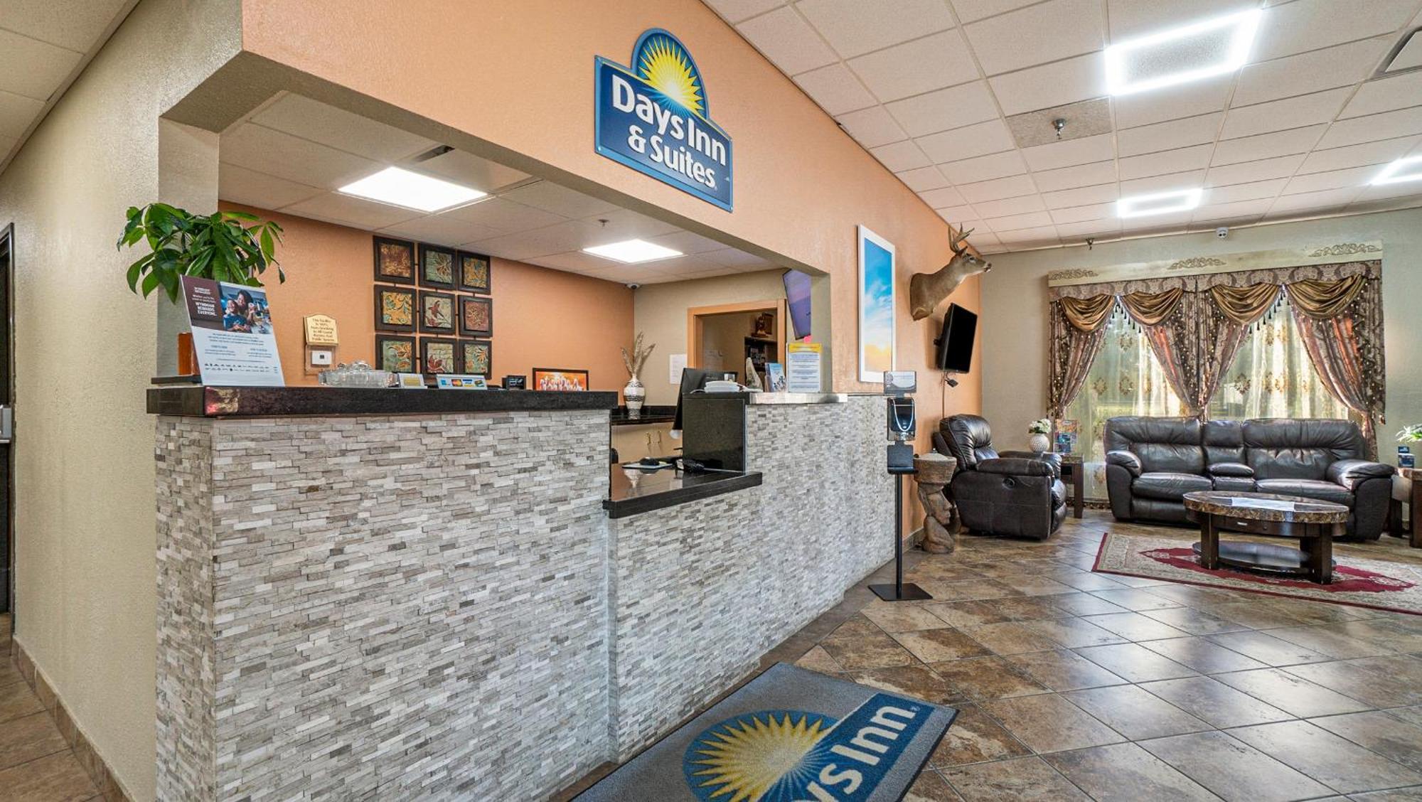 Days Inn & Suites By Wyndham Mt Pleasant Mount Pleasant Bagian luar foto