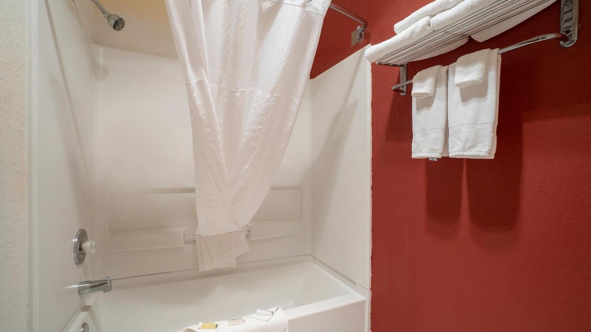 Days Inn & Suites By Wyndham Mt Pleasant Mount Pleasant Ruang foto